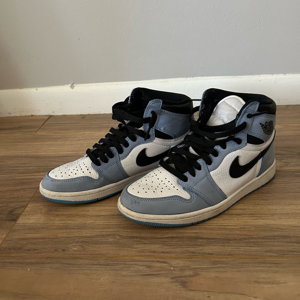 Air Jordan 1 High University Blue